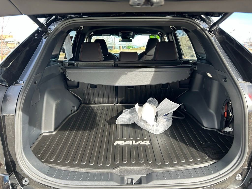 Used 2025 Toyota RAV4 SE image 27