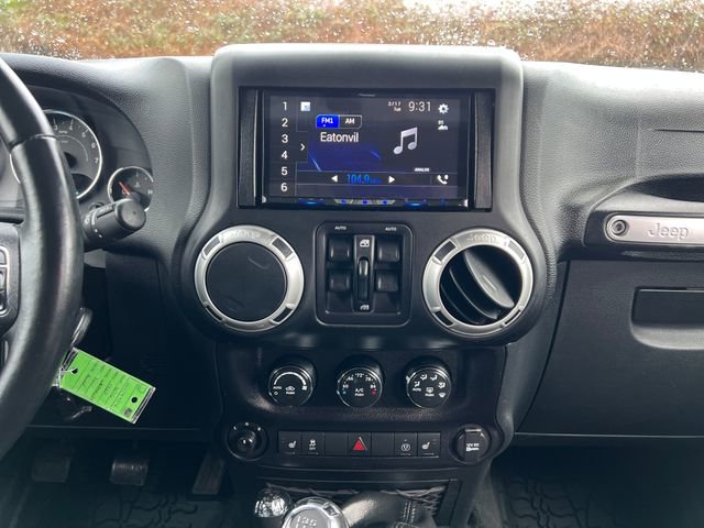 Used 2016 Jeep Wrangler Unlimited Rubicon w/ Connectivity Group image 27