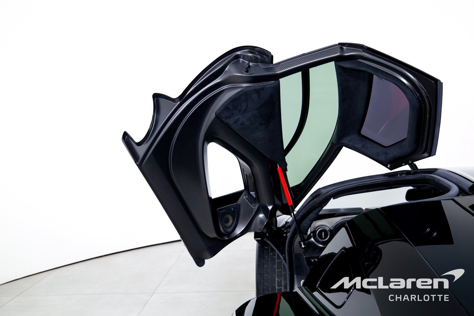 Used 2019 McLaren Senna RWD image 11