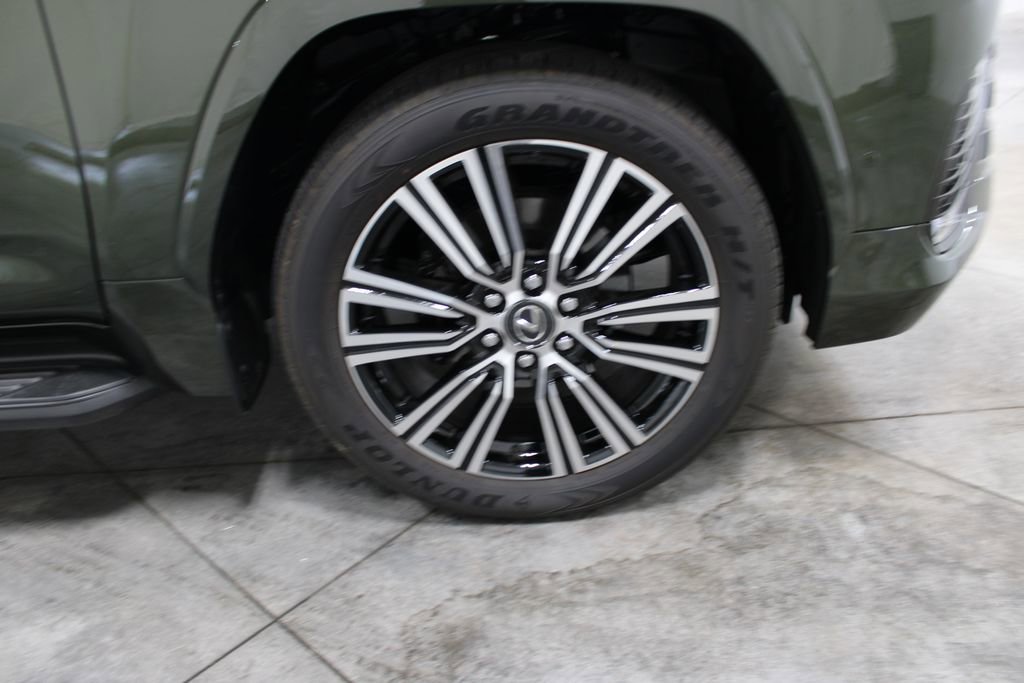 Used 2025 Lexus LX 700h Luxury image 45