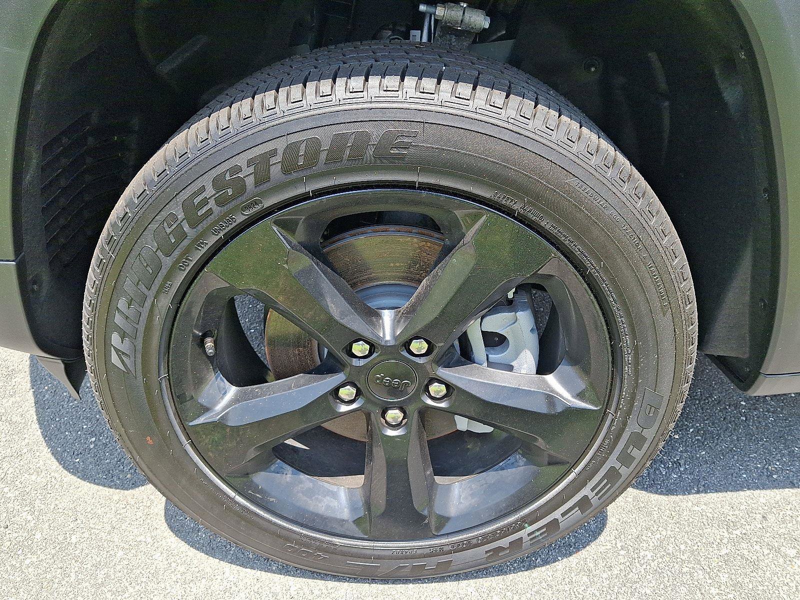 New 2025 Jeep Grand Cherokee L Laredo image 6