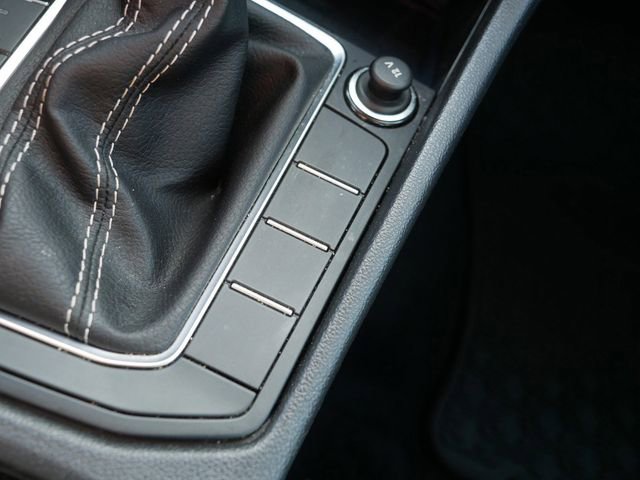 Certified 2022 Volkswagen Jetta SEL image 31