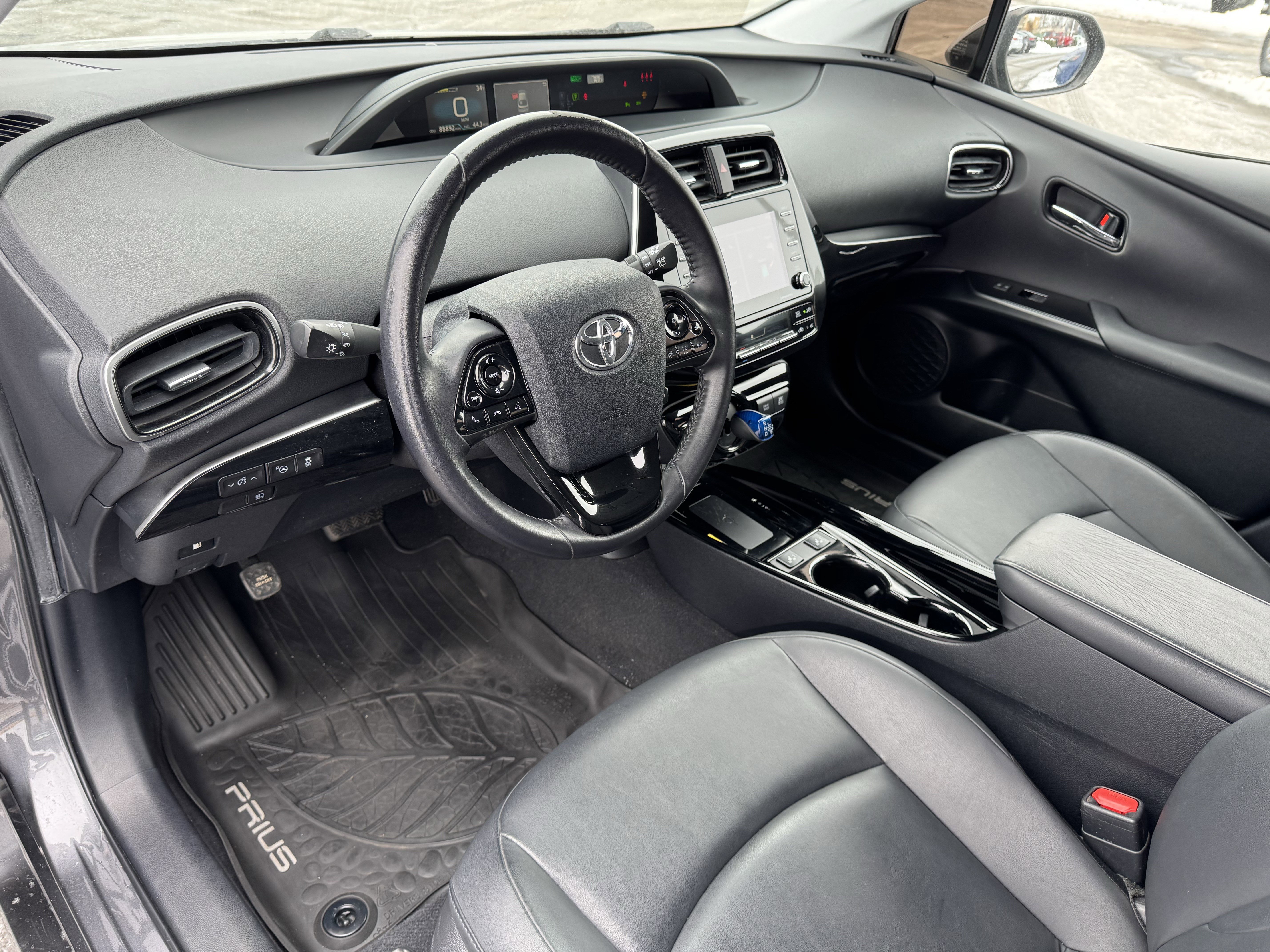 Used 2021 Toyota Prius L Eco image 28