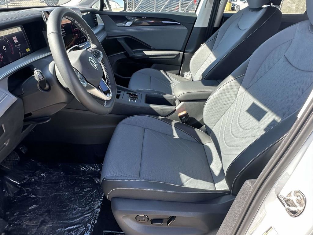 New 2025 Volkswagen Tiguan SE image 15
