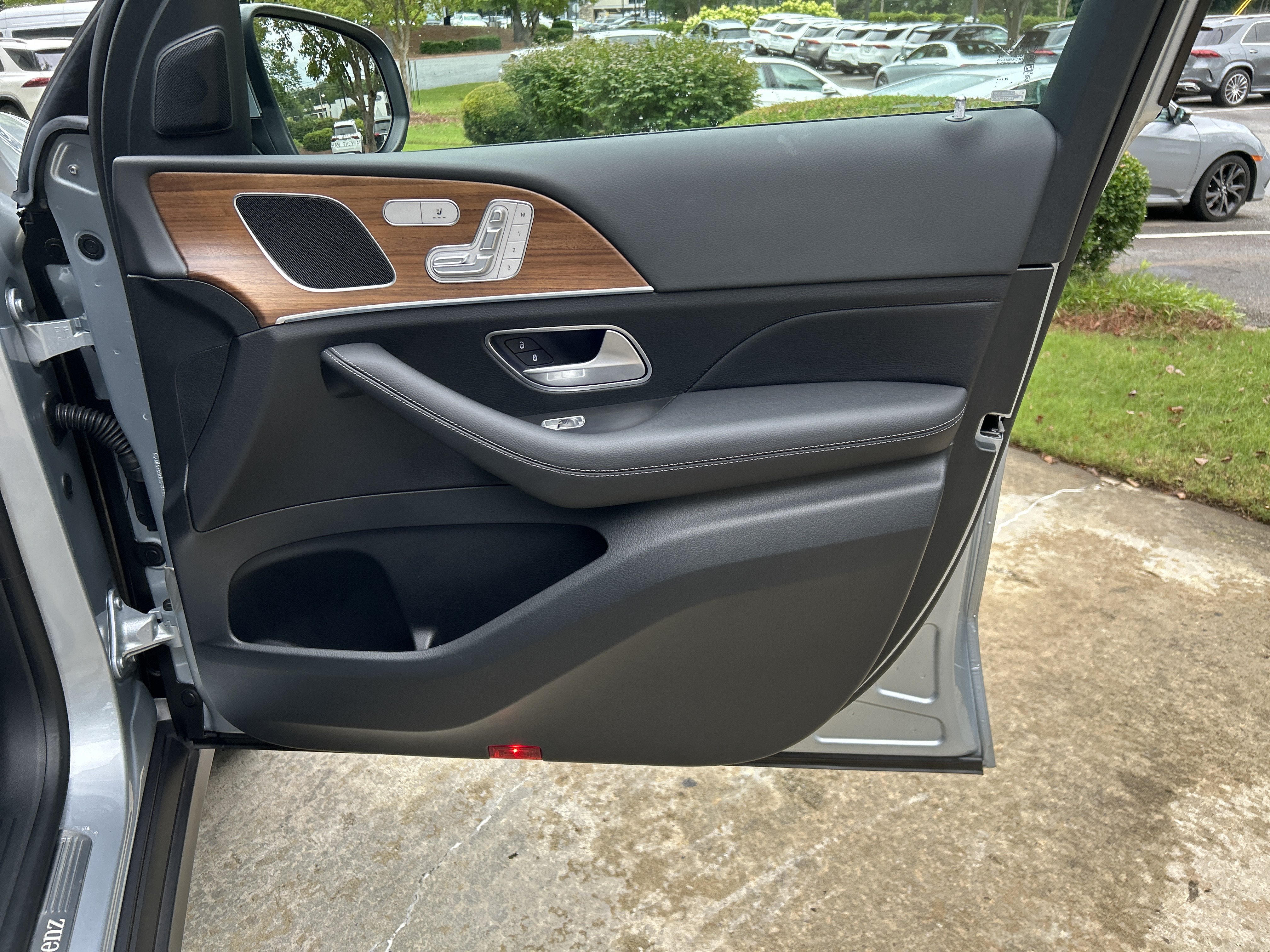 Certified 2025 Mercedes-Benz GLE 450 4MATIC image 46