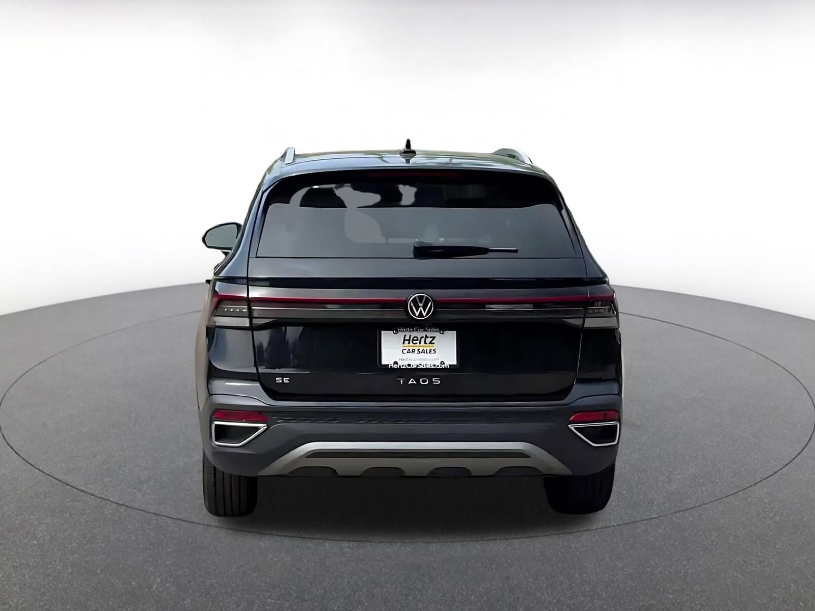 Used 2025 Volkswagen Taos SE FWD image 12