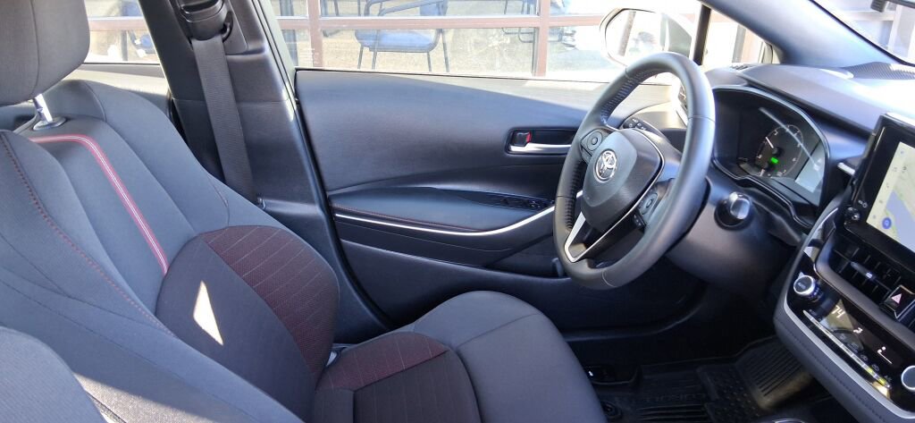 Used 2024 Toyota Corolla SE w/ SE Package image 21