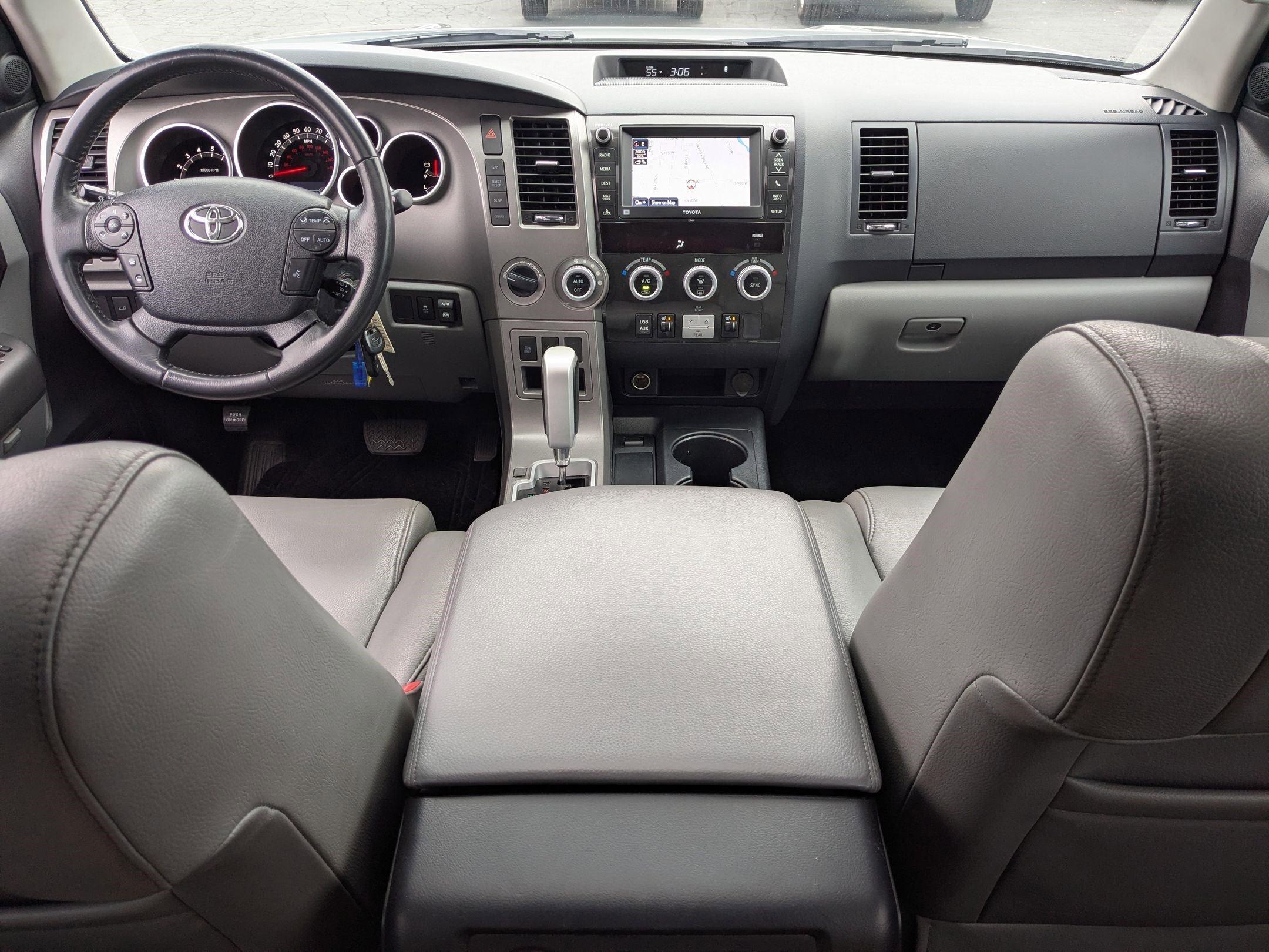 Used 2013 Toyota Sequoia Limited image 38