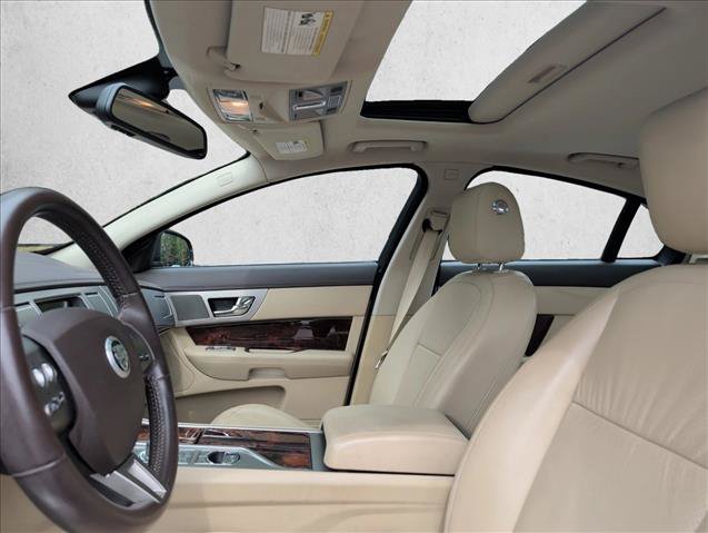 Used 2010 Jaguar XF Premium RWD image 12