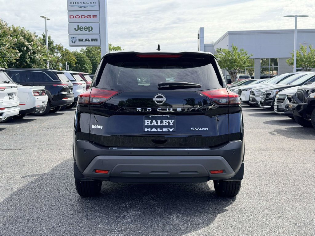 Used 2023 Nissan Rogue SV AWD/4WD image 3