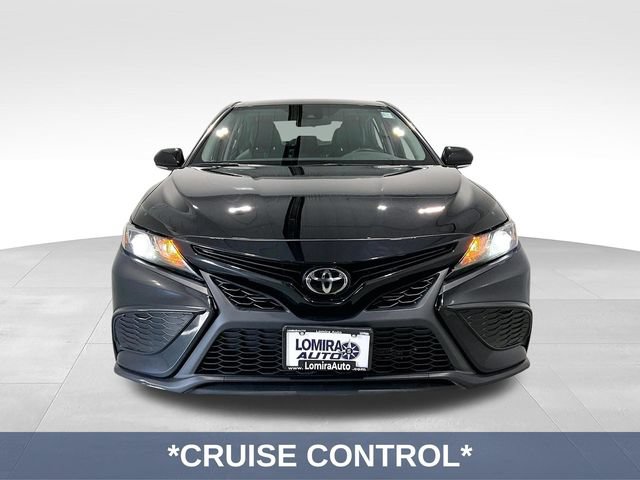 Used 2022 Toyota Camry SE FWD image 3