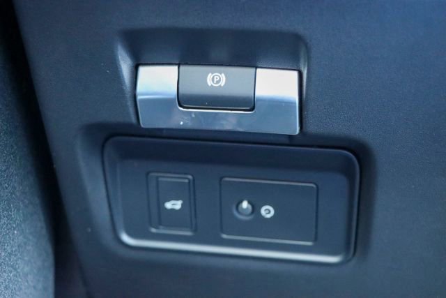 Used 2020 Land Rover Discovery Sport S image 31