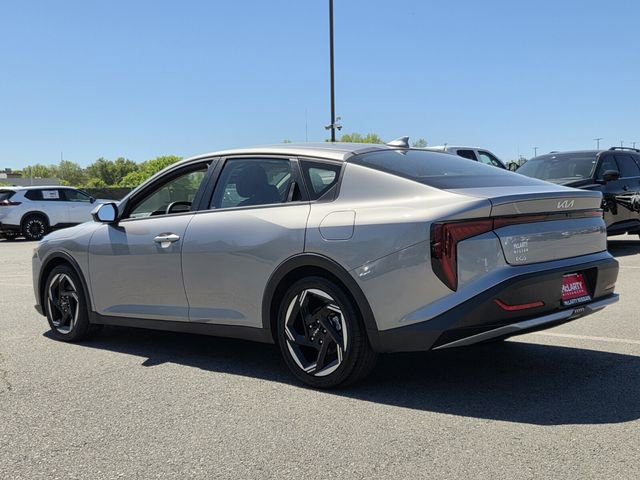 Used 2025 Kia K4 EX image 3