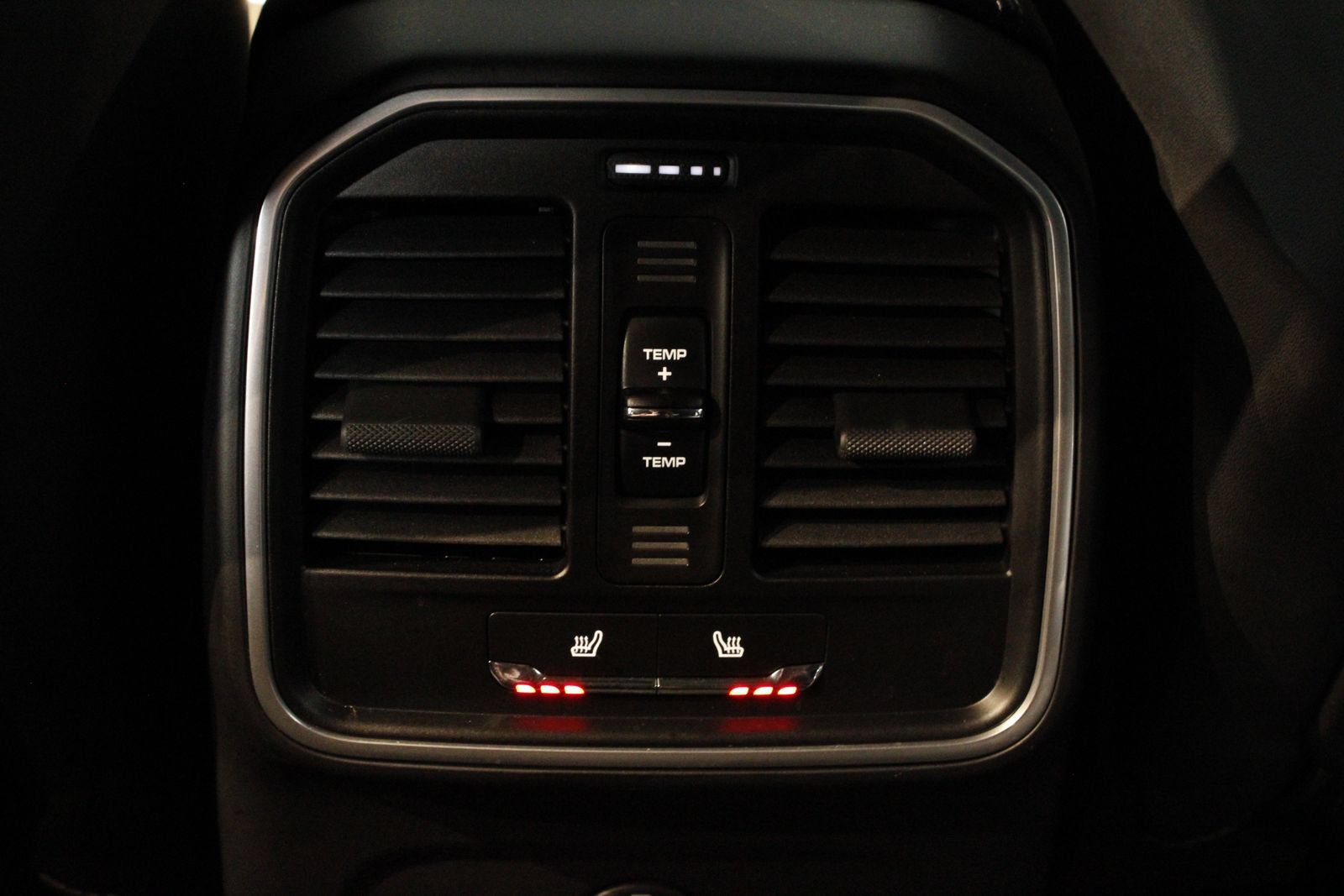 Certified 2026 Porsche Macan AWD/4WD image 38