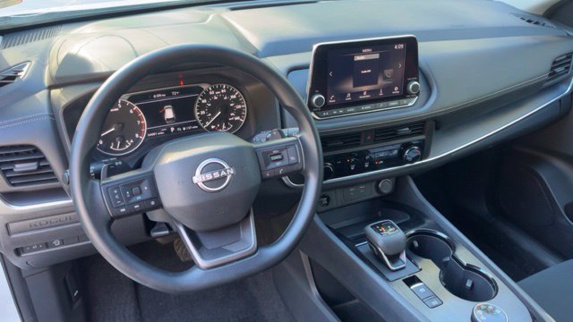Used 2025 Nissan Rogue S AWD/4WD image 6
