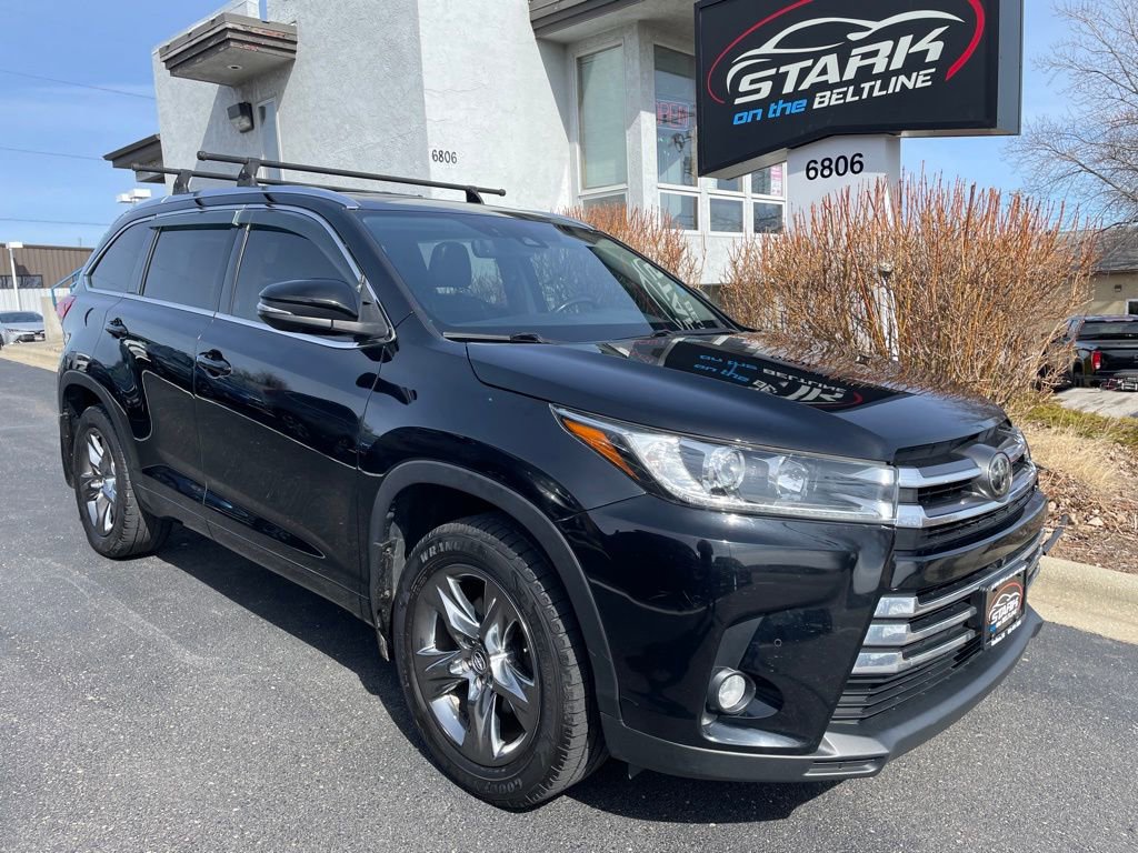 Used 2017 Toyota Highlander Limited Platinum AWD/4WD image 2
