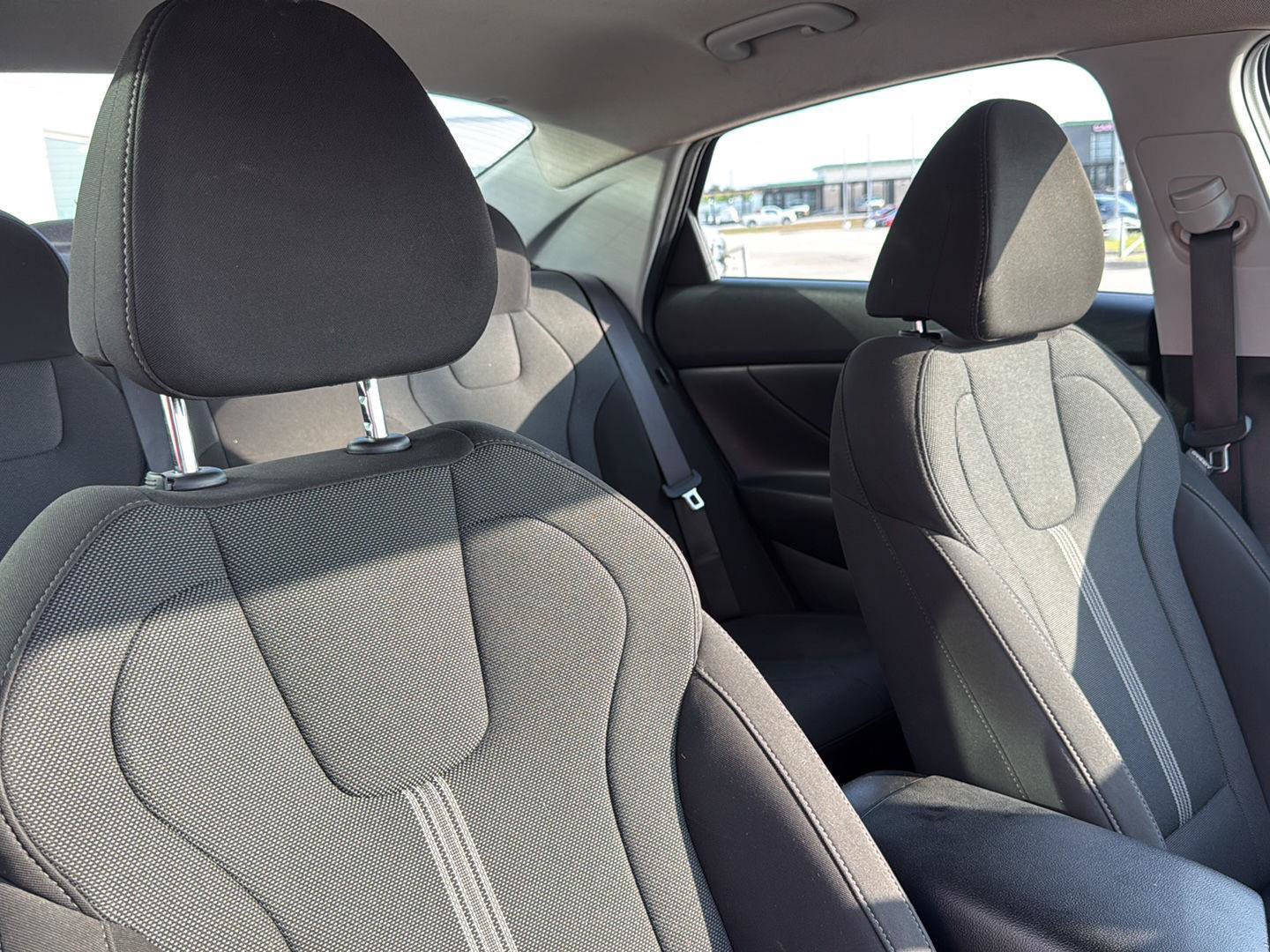 Used 2024 Hyundai Elantra SE FWD image 31