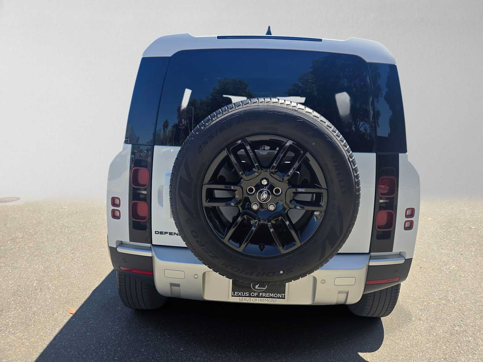 Used 2025 Land Rover Defender 110 S AWD/4WD image 4
