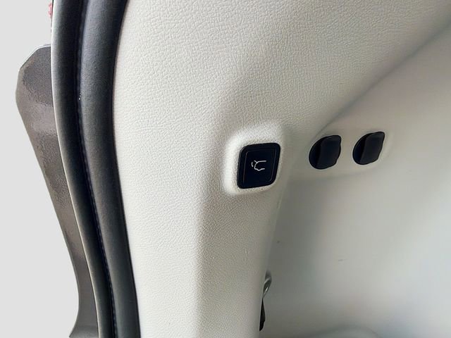 Used 2020 Jeep Cherokee Limited image 24