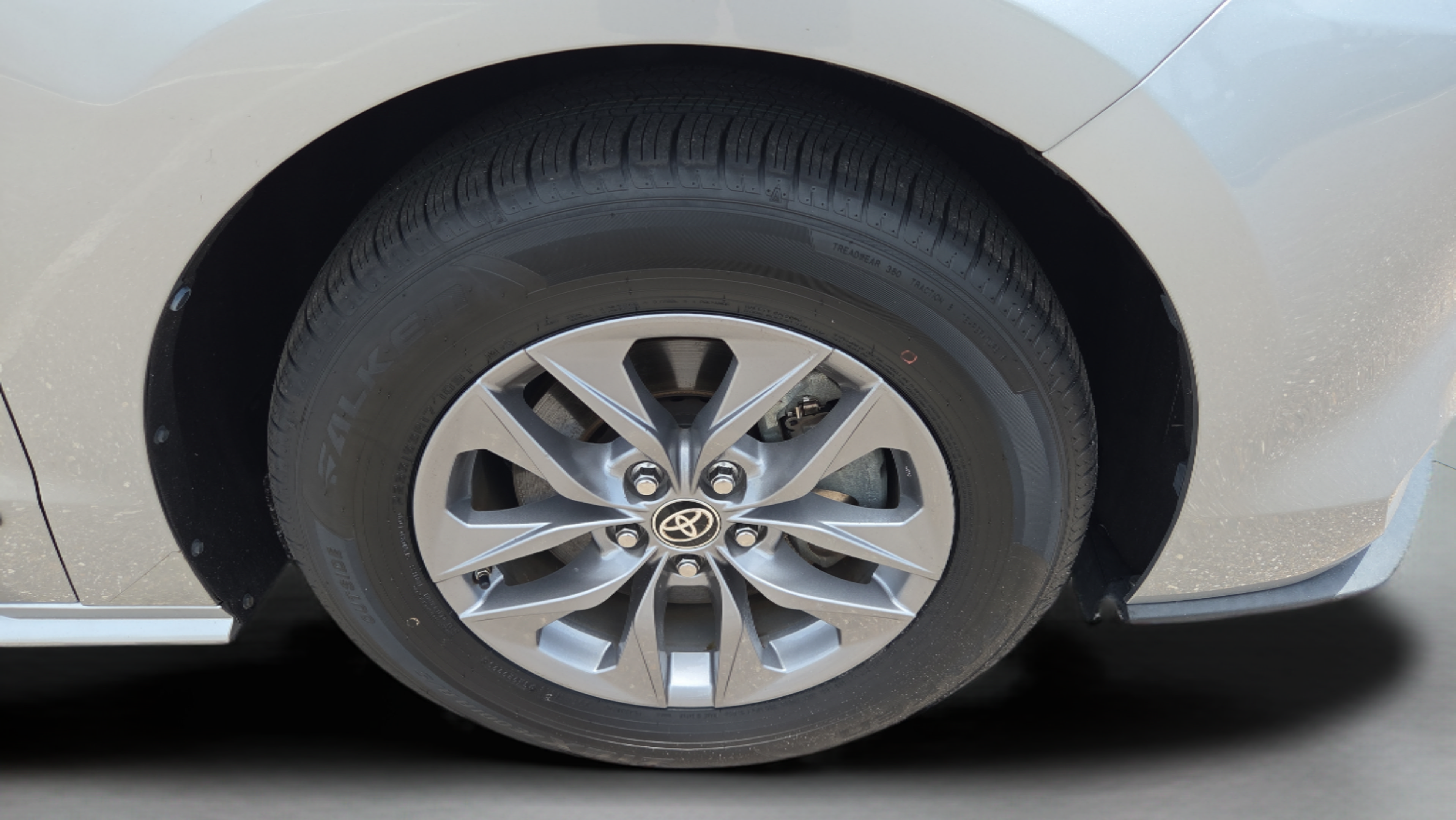 Certified 2021 Toyota Sienna XLE FWD image 32