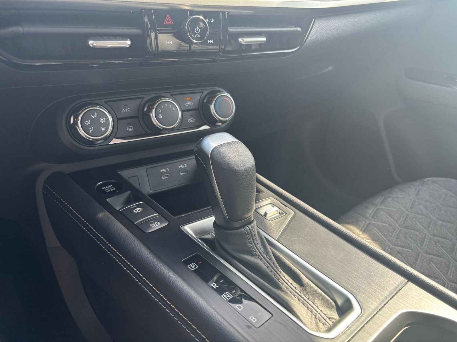 Used 2025 Nissan Kicks SV AWD/4WD image 39
