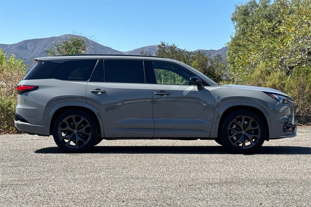 Used 2024 Lexus TX 500h AWD image 3