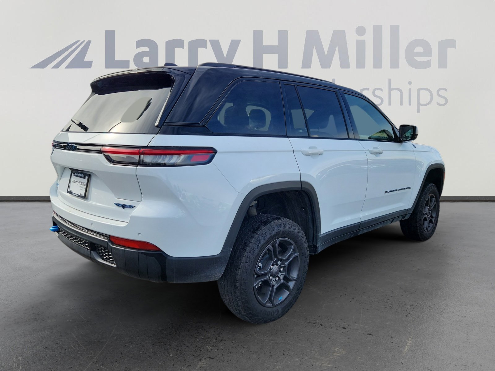 Used 2024 Jeep Grand Cherokee Trailhawk image 5