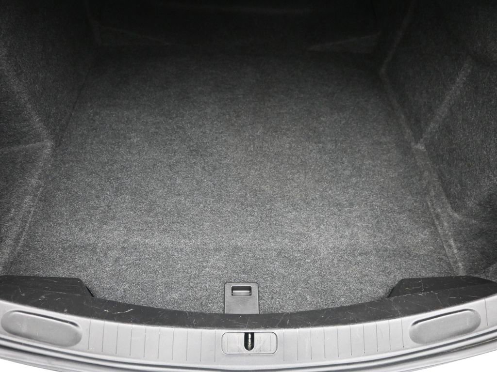 Used 2017 Chevrolet Impala LT image 9