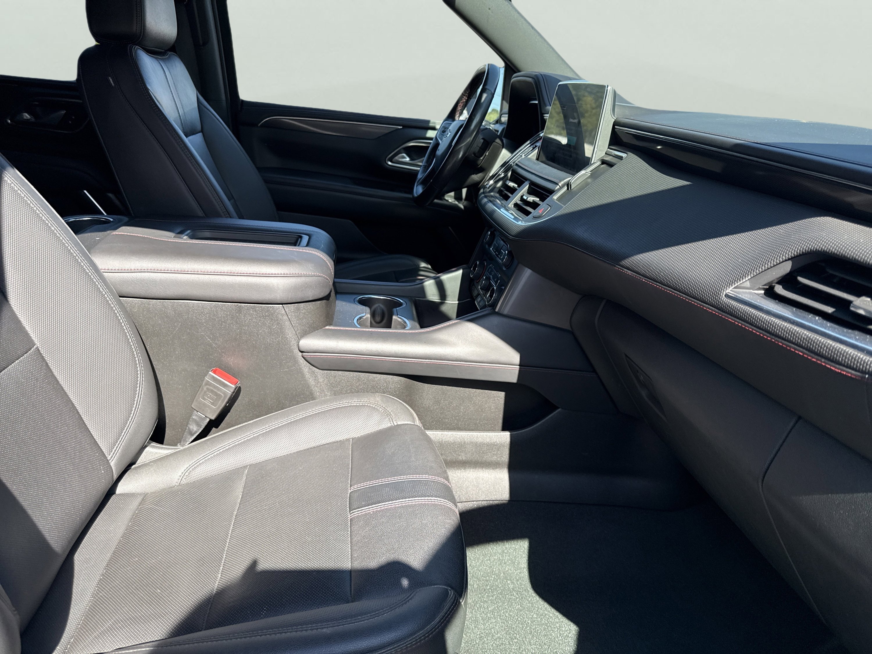 Used 2022 Chevrolet Suburban RST w/ Luxury Package image 24