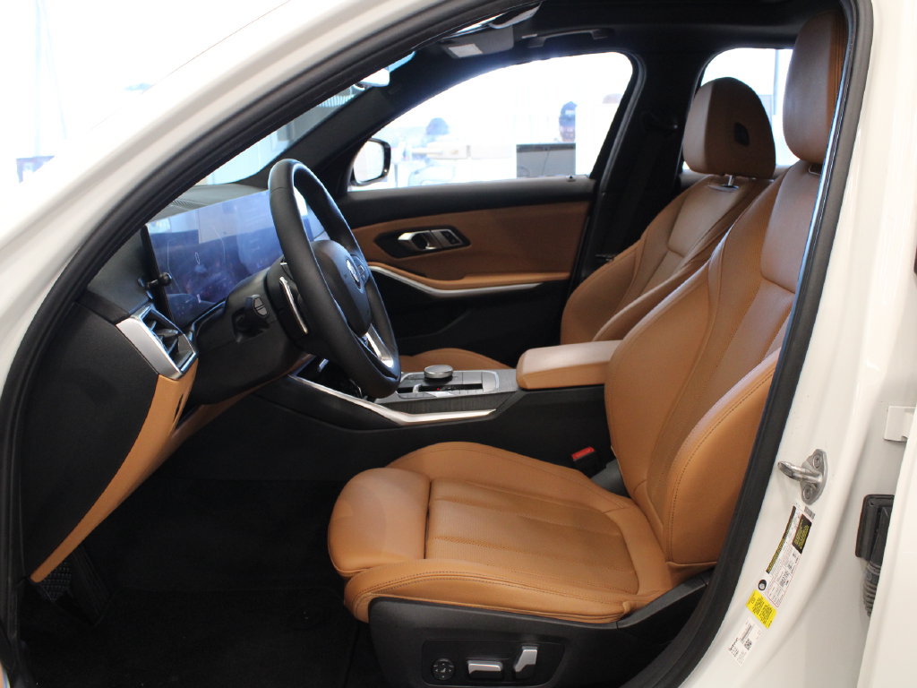 Used 2023 BMW 330i Sedan w/ Driving Assistance Package RWD image 13