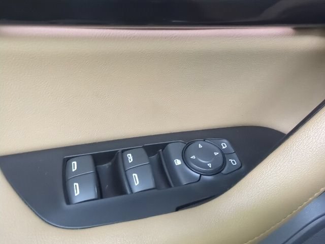 Used 2019 Chevrolet Blazer Premier w/ Sun and Wheels Package AWD/4WD image 10
