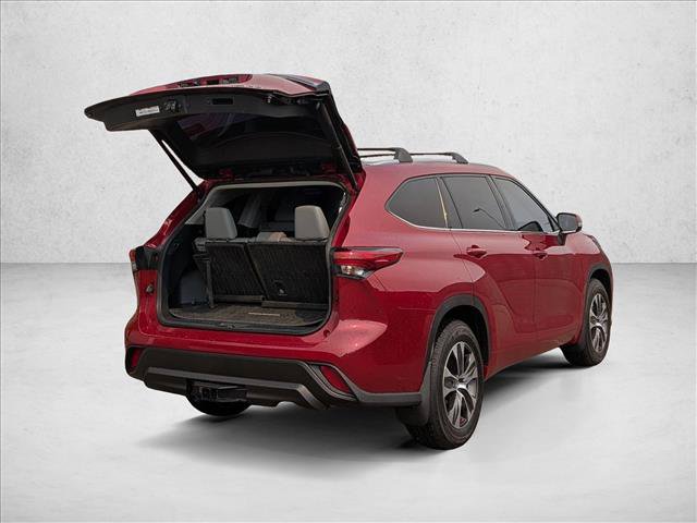 Used 2021 Toyota Highlander XLE AWD/4WD image 5