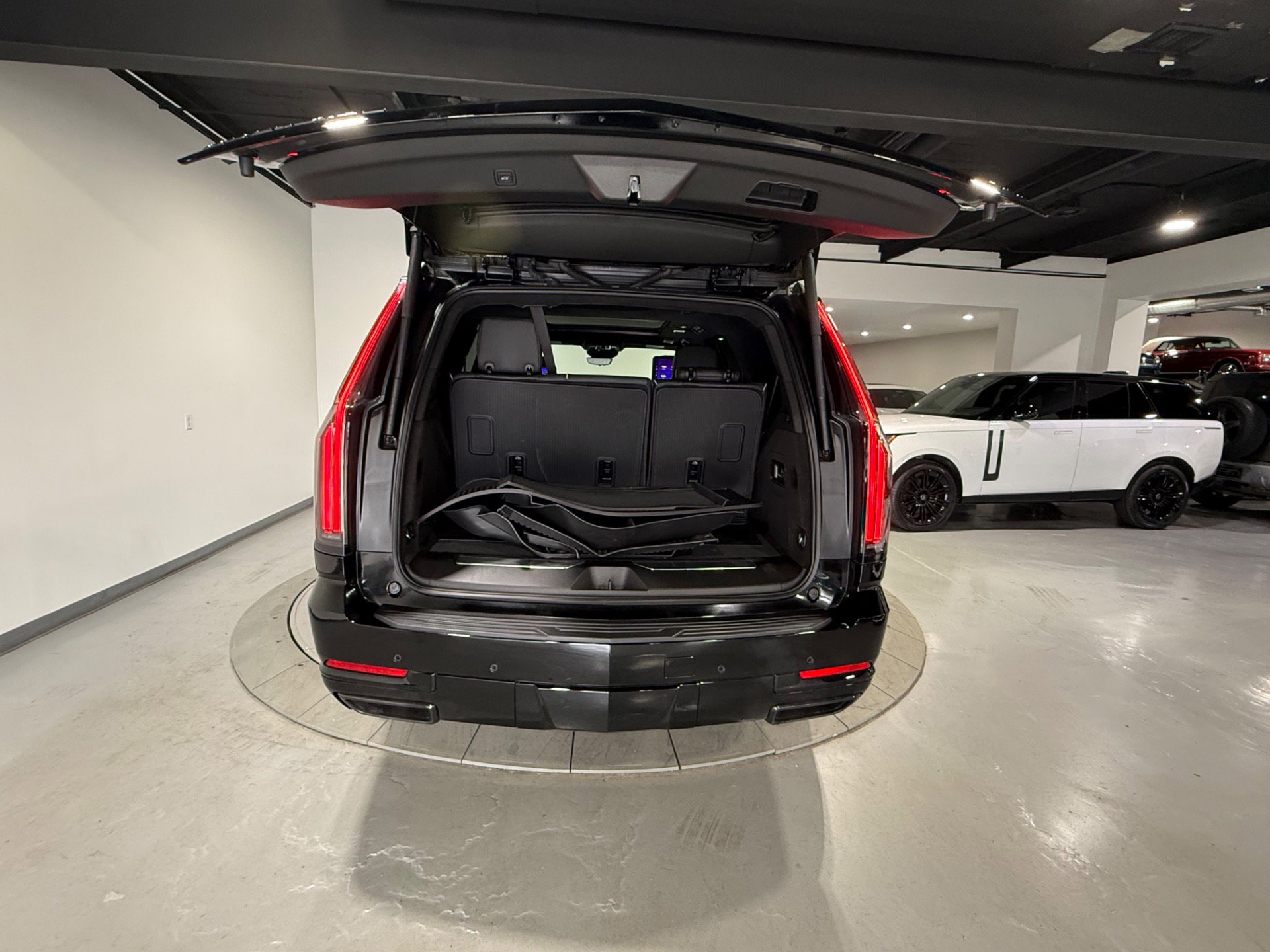 Used 2025 Cadillac Escalade Sport Platinum w/ LPO, ONYX Package image 17