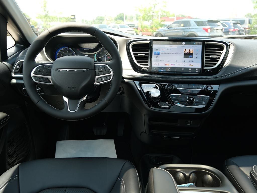 New 2027 Chrysler Pacifica Select w/ Family Tech Group FWD image 6