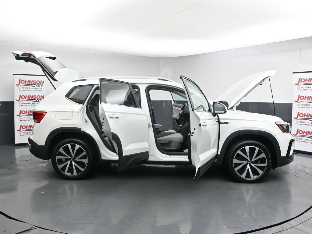 Used 2024 Volkswagen Taos SE image 46