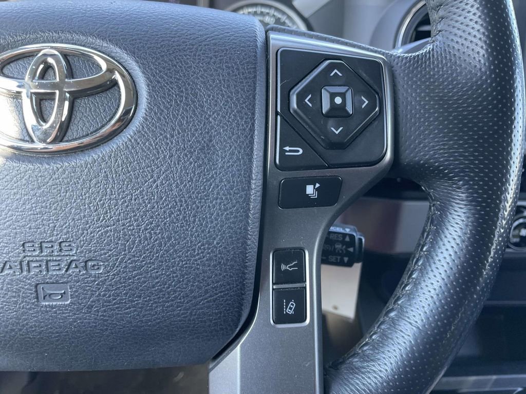 Used 2018 Toyota Tacoma SR5 w/ SR5 Appearance Package (SM) image 32