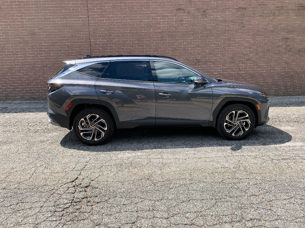 Used 2025 Hyundai Tucson Limited AWD/4WD image 6