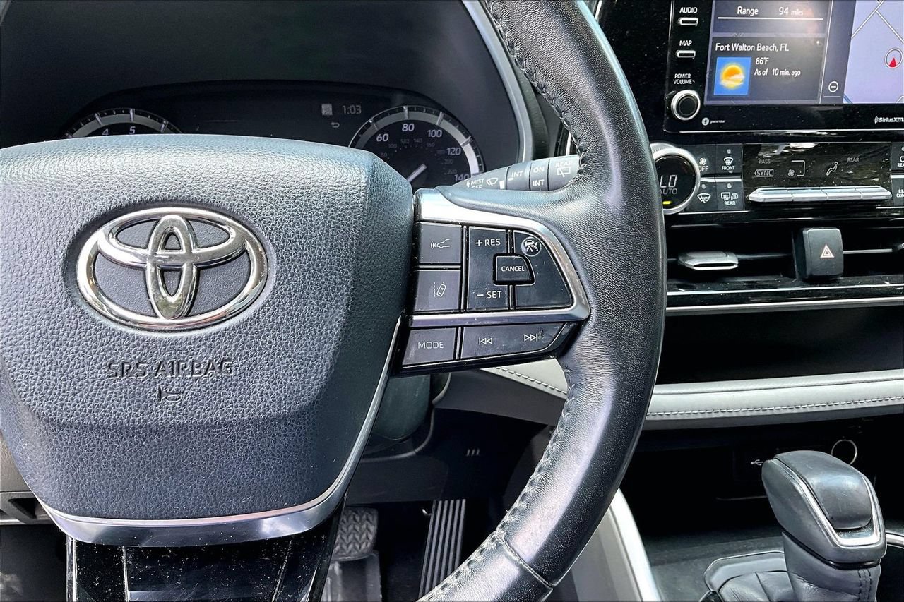Used 2020 Toyota Highlander XLE FWD image 11