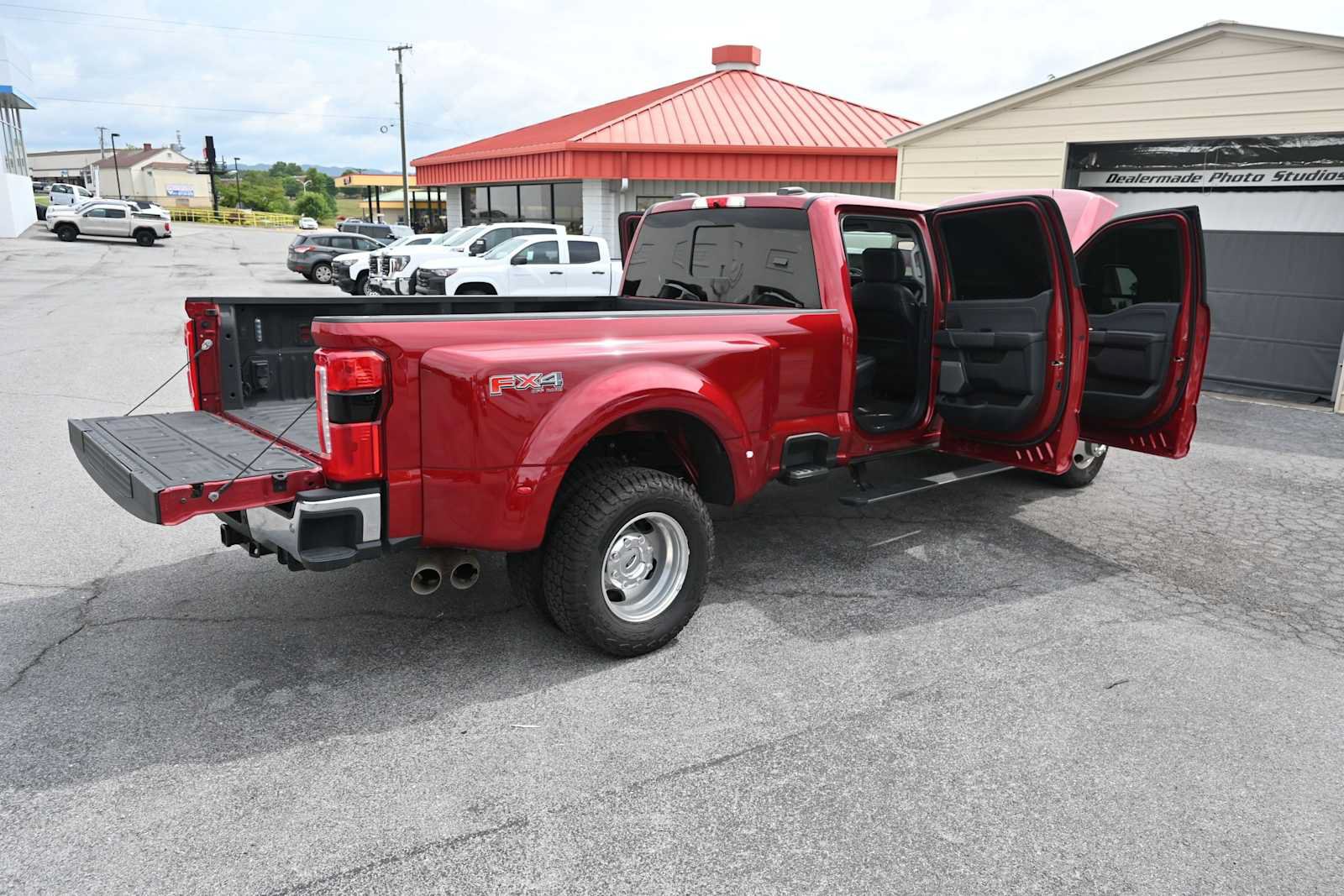 Used 2025 Ford F350 Lariat w/ Lariat Ultimate Package AWD/4WD image 42