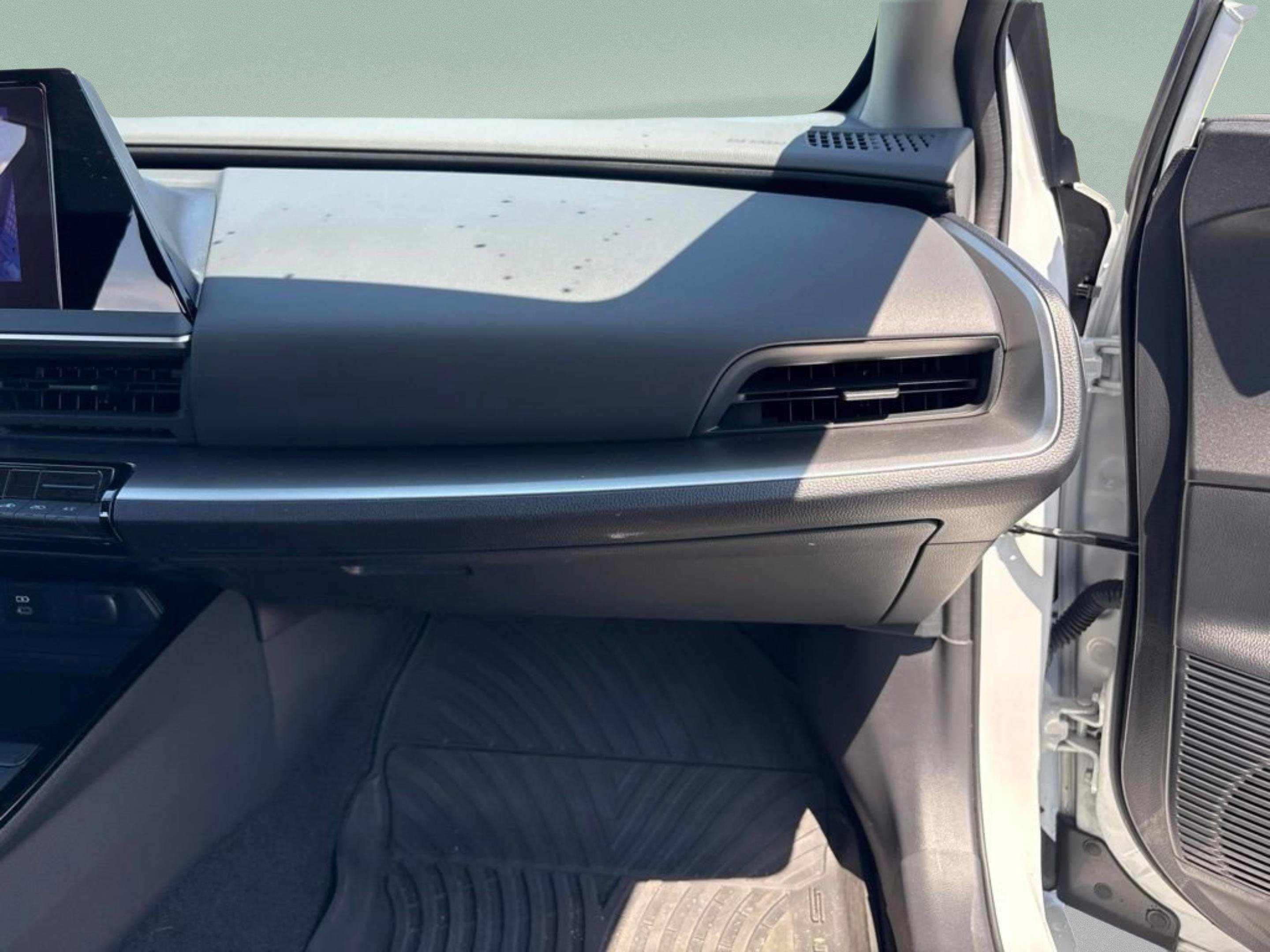 Used 2025 Toyota Prius LE FWD image 26