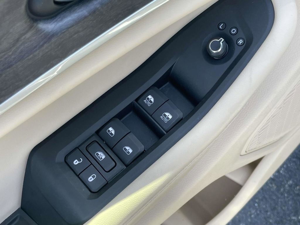 Certified 2025 Jeep Grand Cherokee Limited image 29