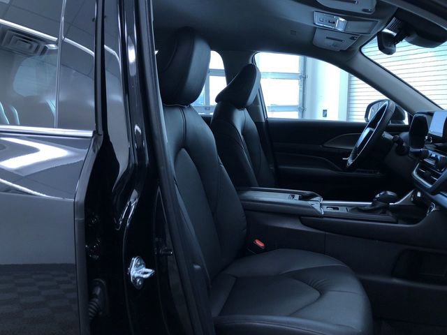 Used 2025 Toyota Grand Highlander AWD image 24