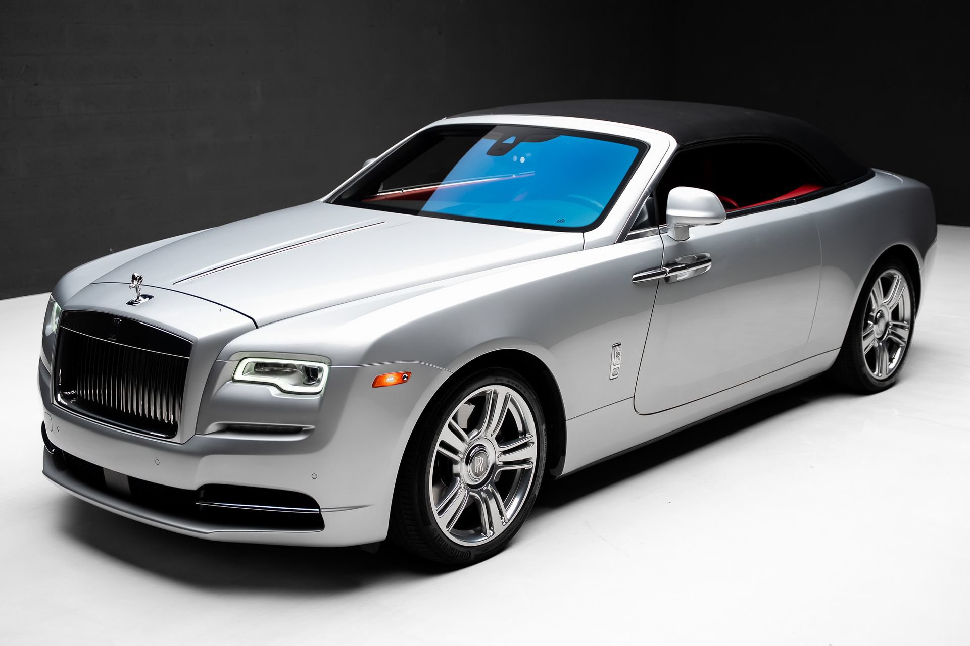 Used 2017 Rolls-Royce Dawn RWD image 5