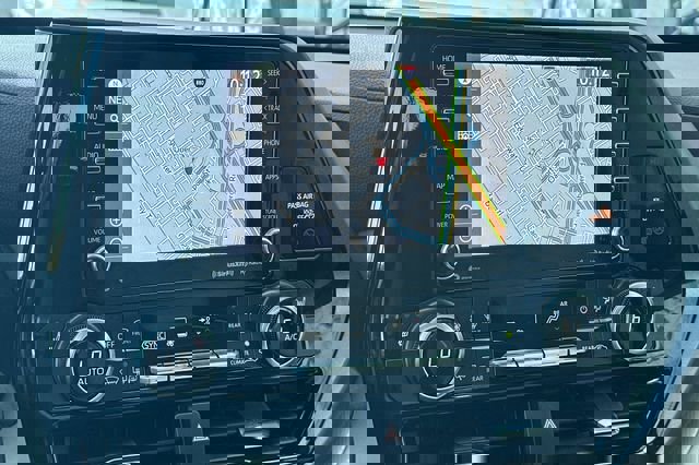 Used 2022 Toyota Highlander XLE AWD/4WD image 23