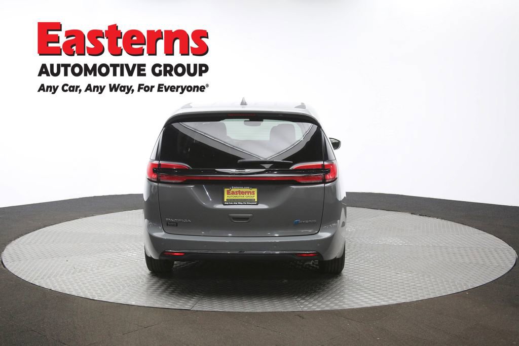 Used 2022 Chrysler Pacifica Touring-L image 37