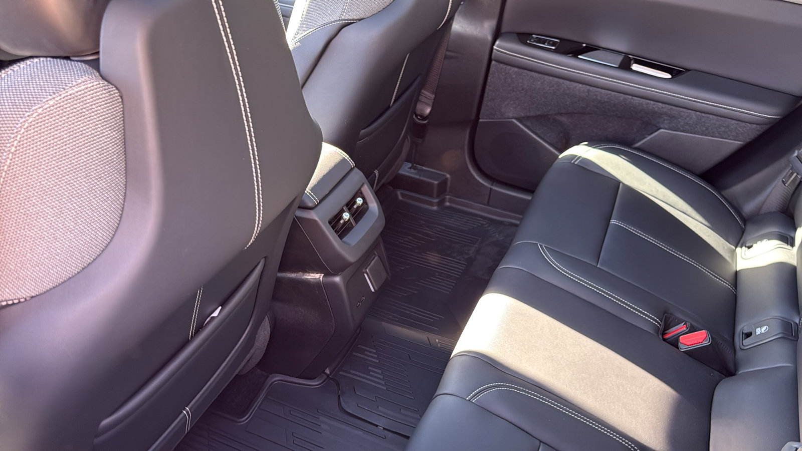 New 2025 Cadillac Optiq Luxury 1 w/ LPO, Floor Liner Package image 29