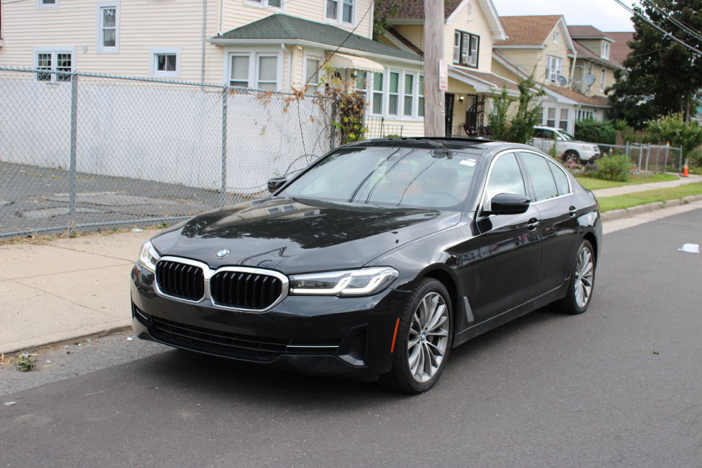 Used 2023 BMW 530i xDrive w/ Premium Package AWD/4WD image 2
