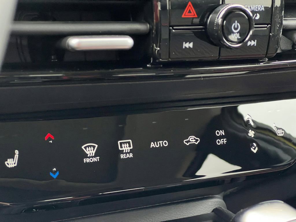 New 2026 Nissan Kicks SR FWD image 4