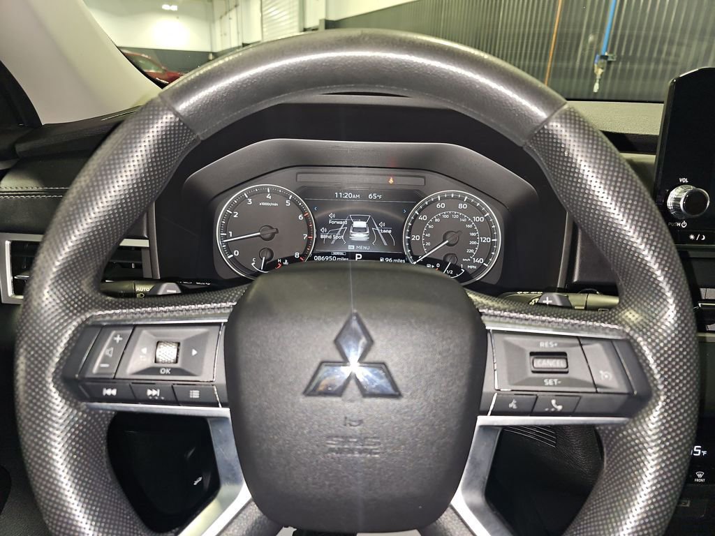 Used 2022 Mitsubishi Outlander ES image 36