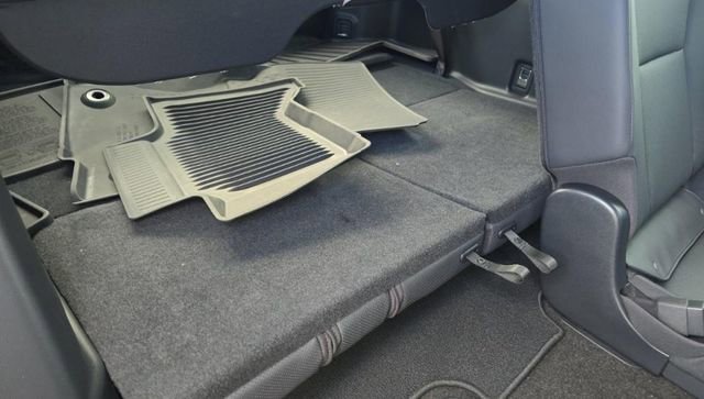 Used 2025 Lexus GX 550 image 12